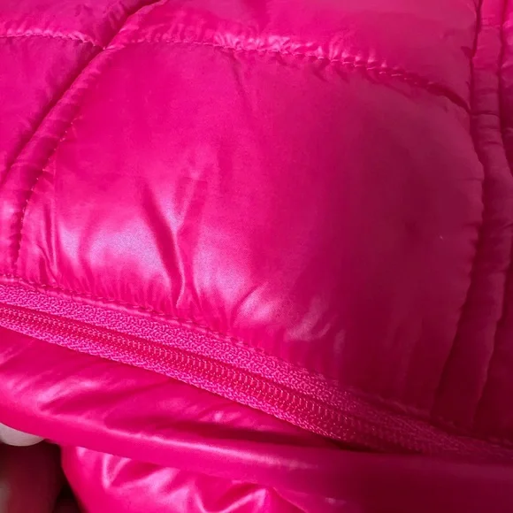 Guess NWT Stunning Show Stopping Hot Barbie Pink Mid-Length Puffer Hooded Coat - Picture 13 of 13
